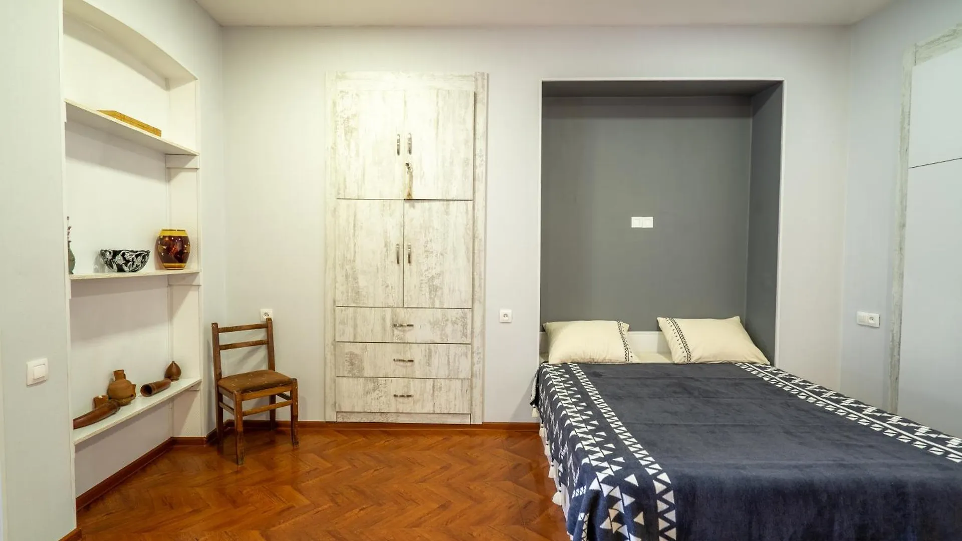 Grey Apartment Old ティビリシ グルジア