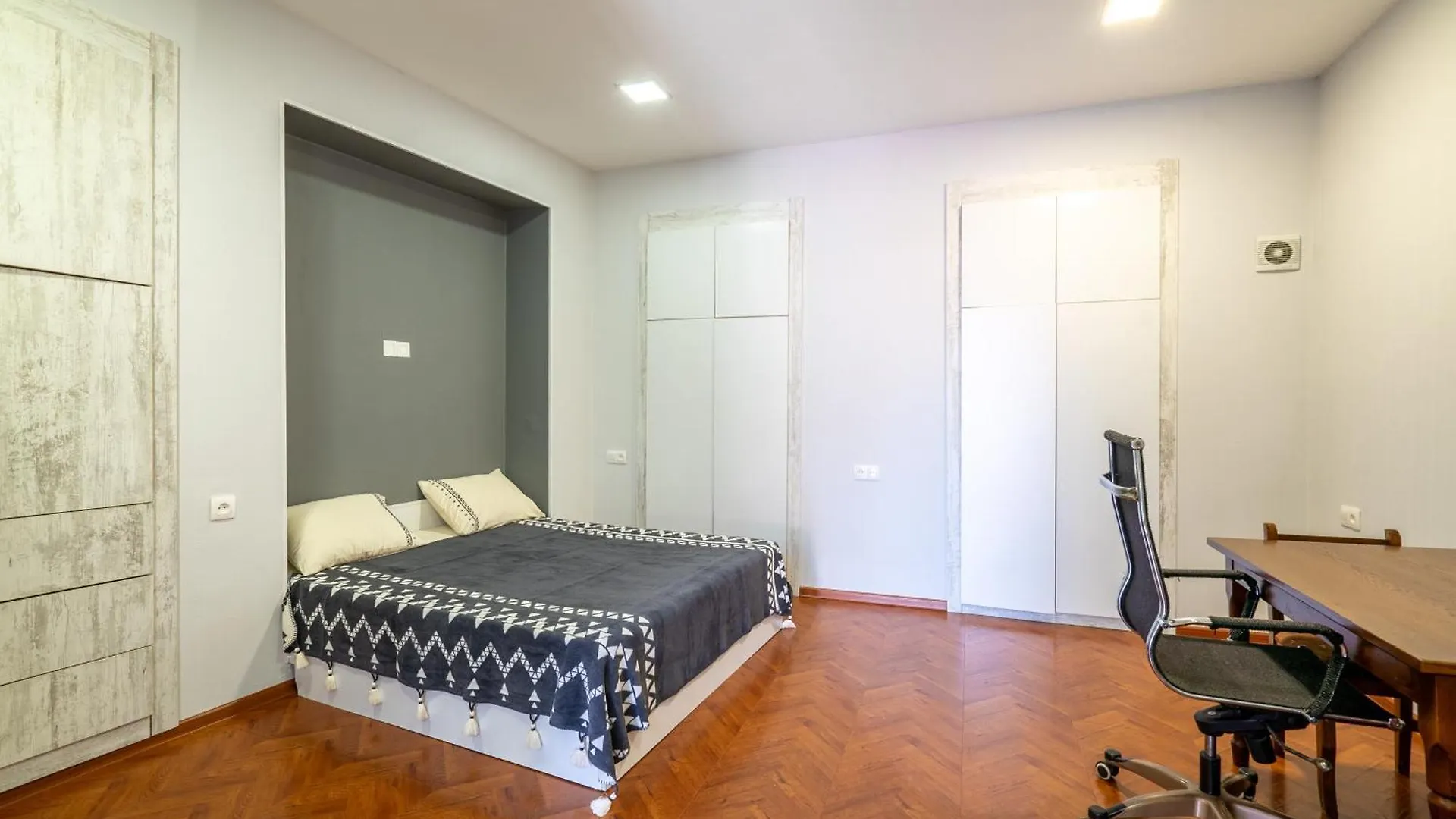 Grey Apartment Old ティビリシ